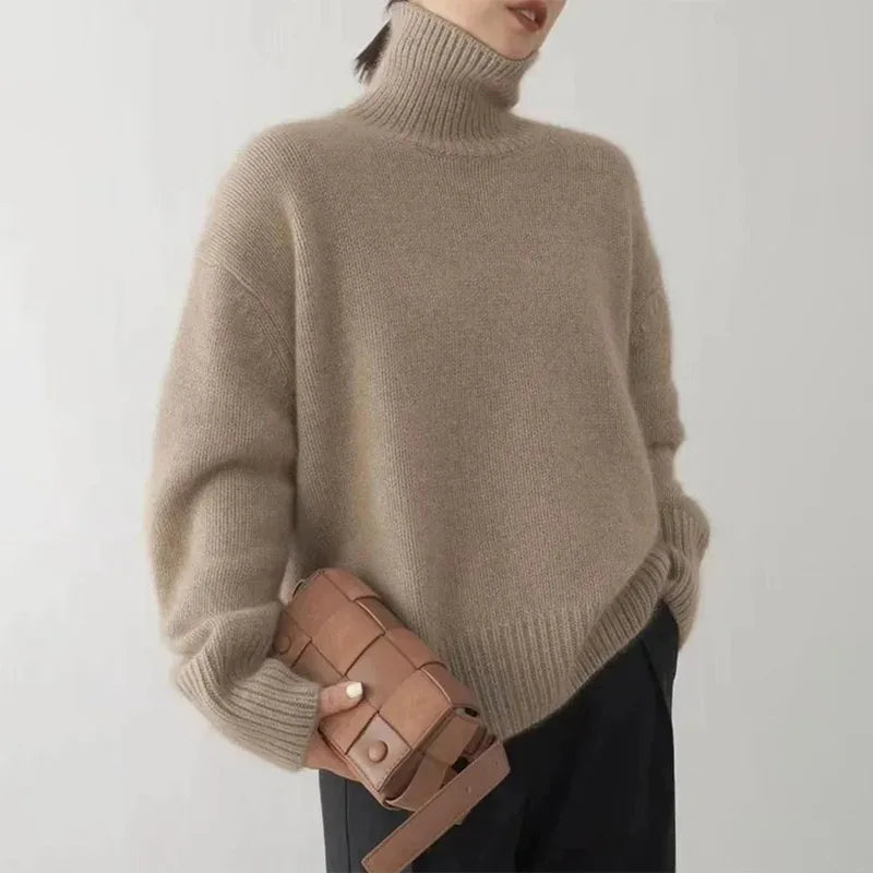 Women's Soft Turtleneck Jumper with Classic Cut for Winter