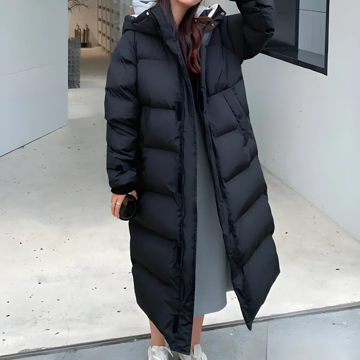 Women's Long Waterproof and Windproof Parka with Hood