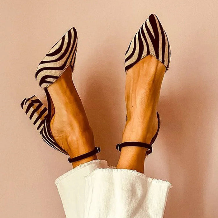 Spitz zulaufende Absatzschuhe mit Zebramuster und Knöchelriemen für Damen