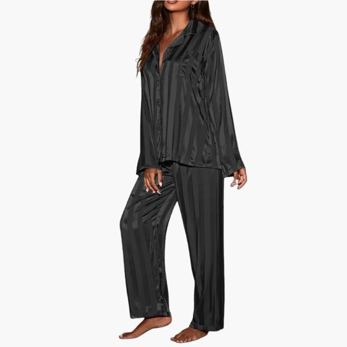 Completo pigiama in raso da donna con top abbottonato e design a righe