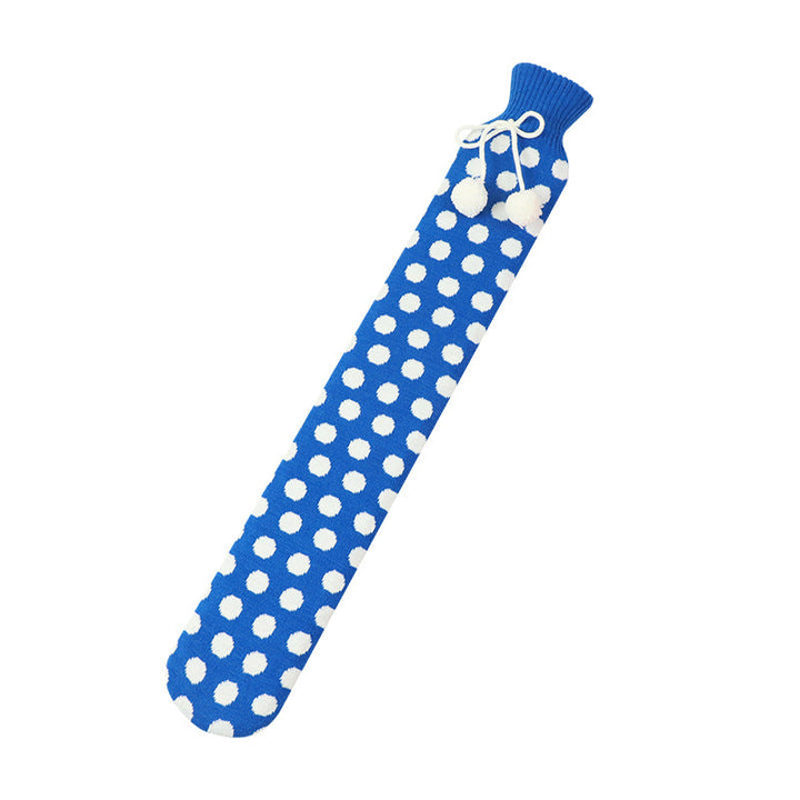 Lång värmeflaska med stickat överdrag