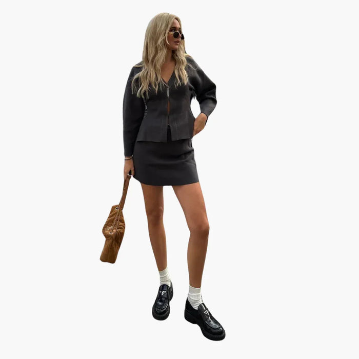 Completo lavorato a maglia da donna composto da due pezzi, elegante e alla moda
