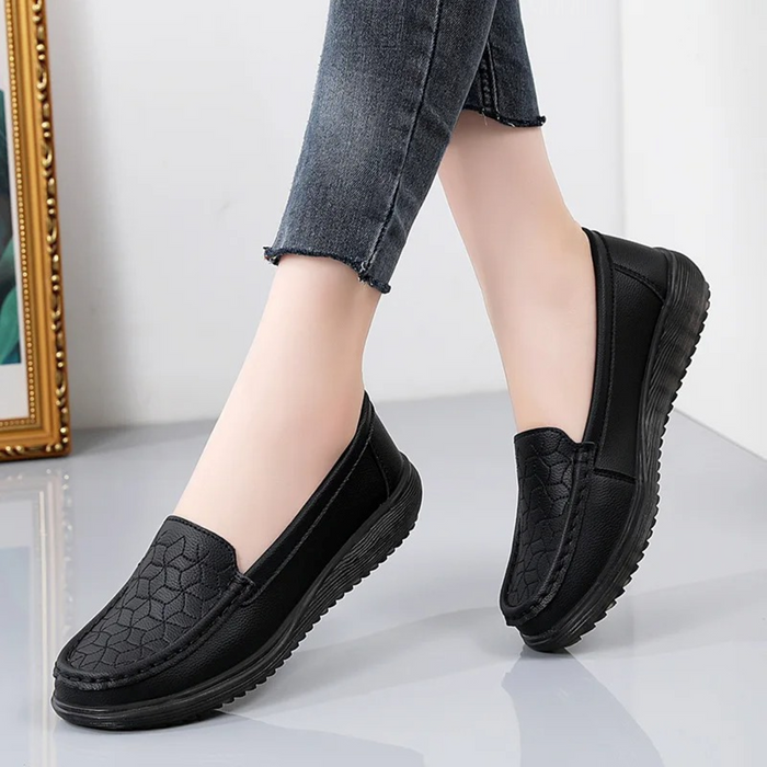 Mocassini slip-on da donna con motivo in rilievo e mascherina testurizzata