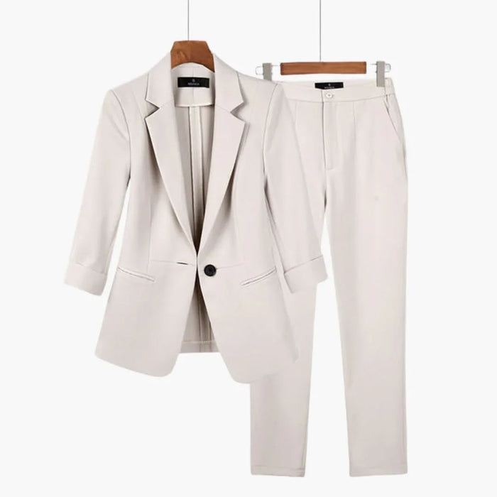 Conjunto elegante de blazer e calças para mulher – fato perfeito