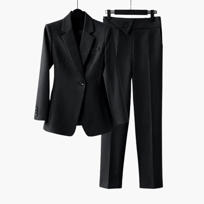 Elegante tailleur da donna con pantaloni sartoriali