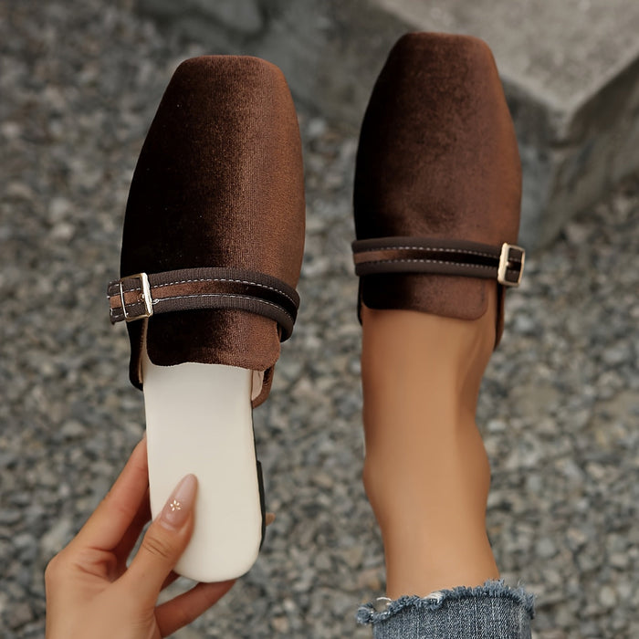 Pantofole da donna con punta quadrata e design senza lacci