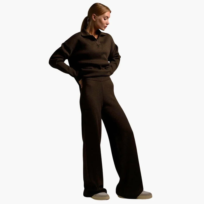 Traje de salón para mujer con blusa de cuello y pantalones anchos
