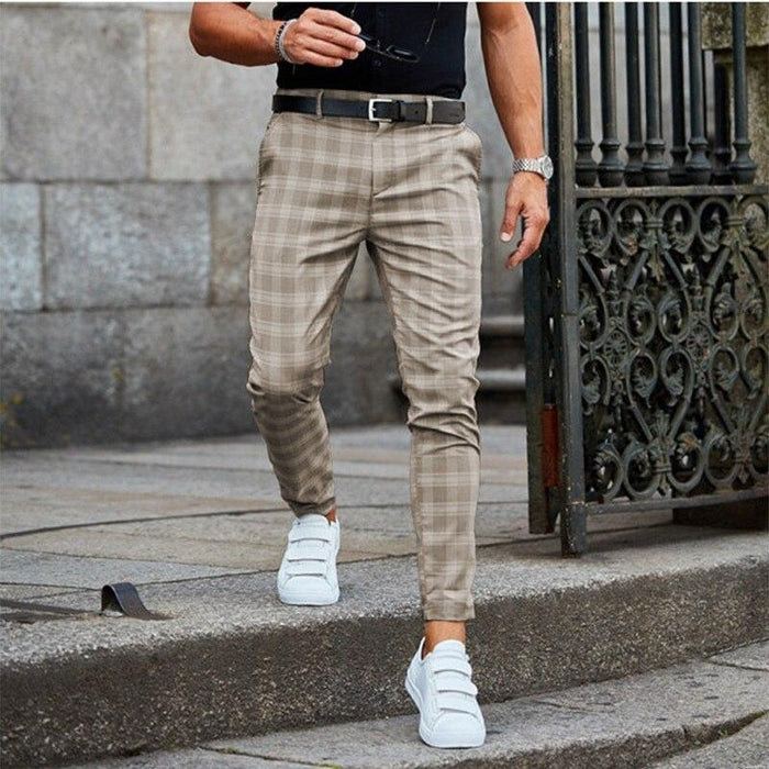 Pantalon fuselé à carreaux pour homme avec plis sur le devant