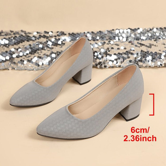 Damen-Pumps mit Blockabsatz und gewebter Textur