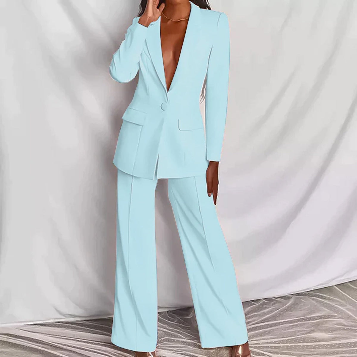 Women's Two-Piece Blazer and Trousers Set for Work and Leisure