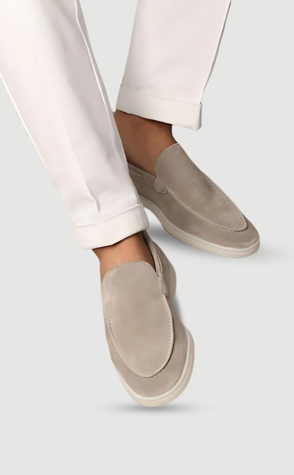 Herren-Slipper mit kontrastierender Sohle für einen gepflegten Freizeitlook