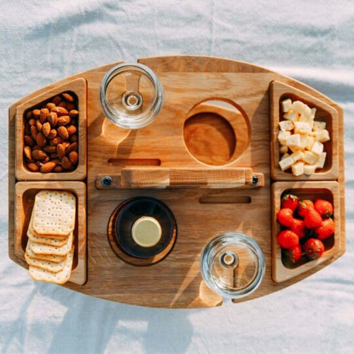 Berry naked piknik table in wood - perfect for outdoor cut forest