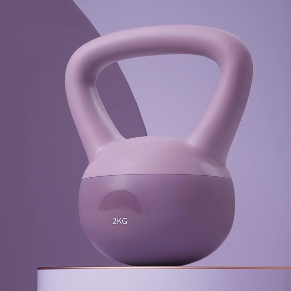 Ljusrosa mjuk kettlebell på golvet
