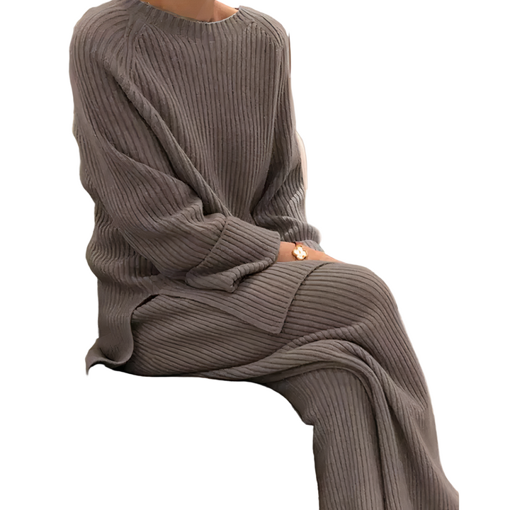 Women knitted jumper and bukse seen - avslappnat comfort seen