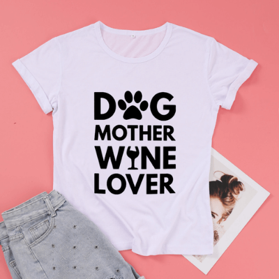 Women T-shirt: Stylish ‘Dog Mor Vinelsker’ Print