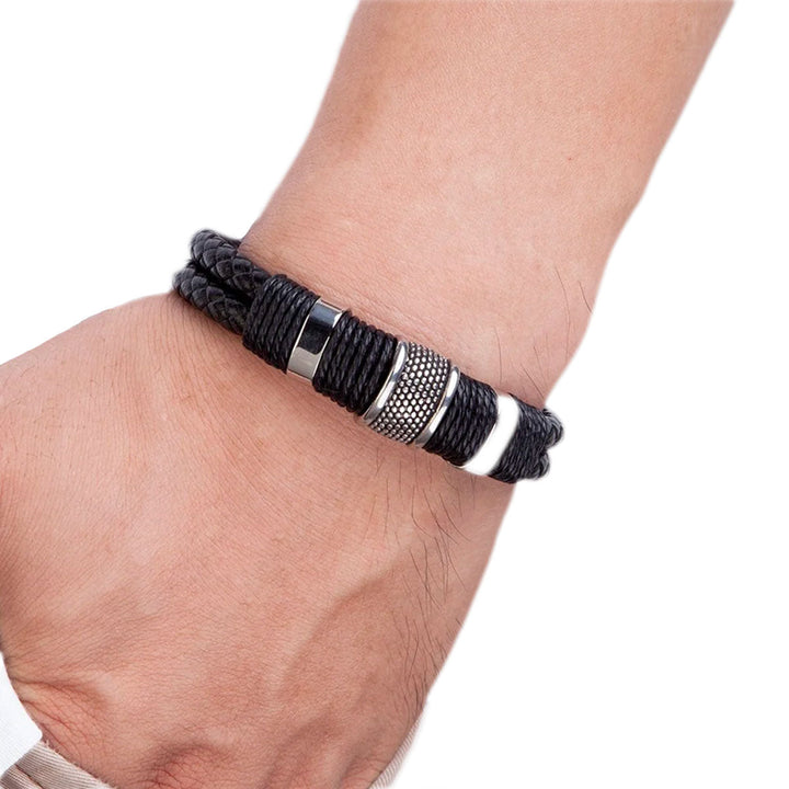 Universal men bracelet in vevd with magnet lock