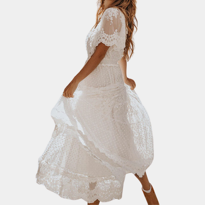 Woman Blondekjole – Classic and Romantic Elegance