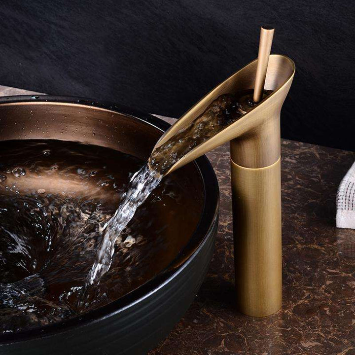 Elegant Retro-Style Bathroom Basin Tap