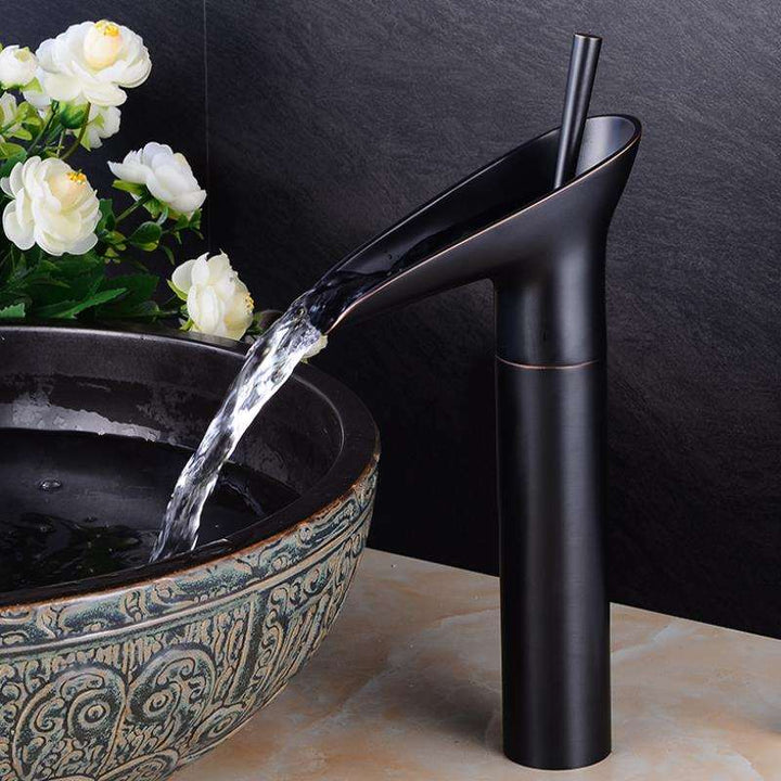 Elegant Retro-Style Bathroom Basin Tap