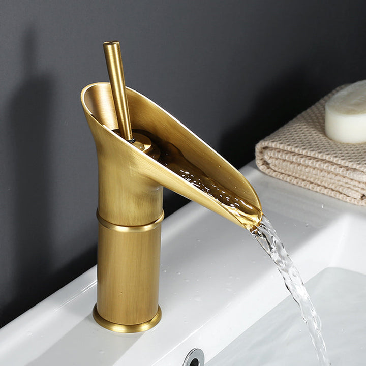 Elegant Retro-Style Bathroom Basin Tap