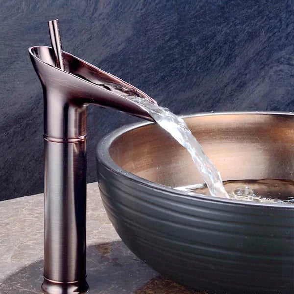 Elegant Retro-Style Bathroom Basin Tap