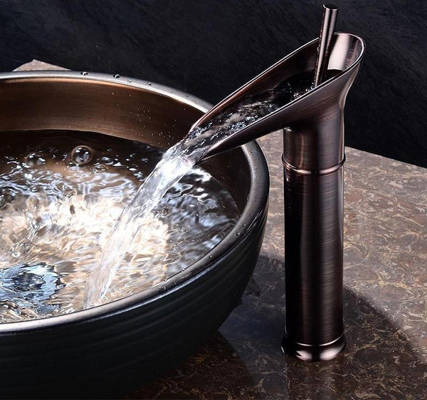 Elegant Retro-Style Bathroom Basin Tap