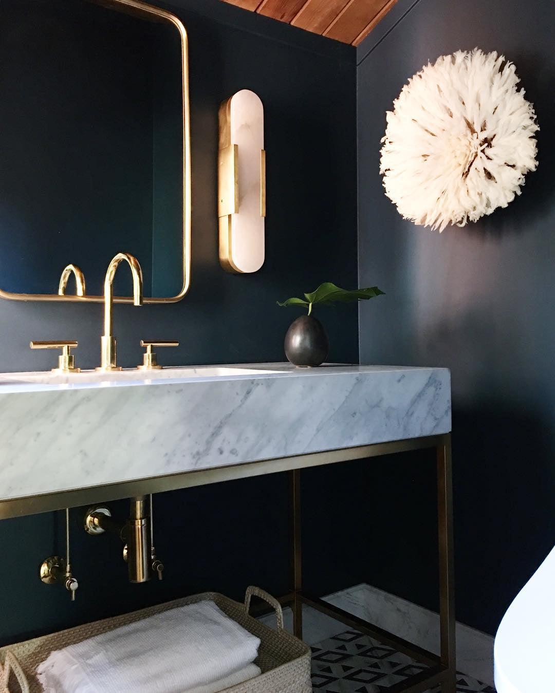 Wall light in Alabast | Elegant Design | Timeless Beauty