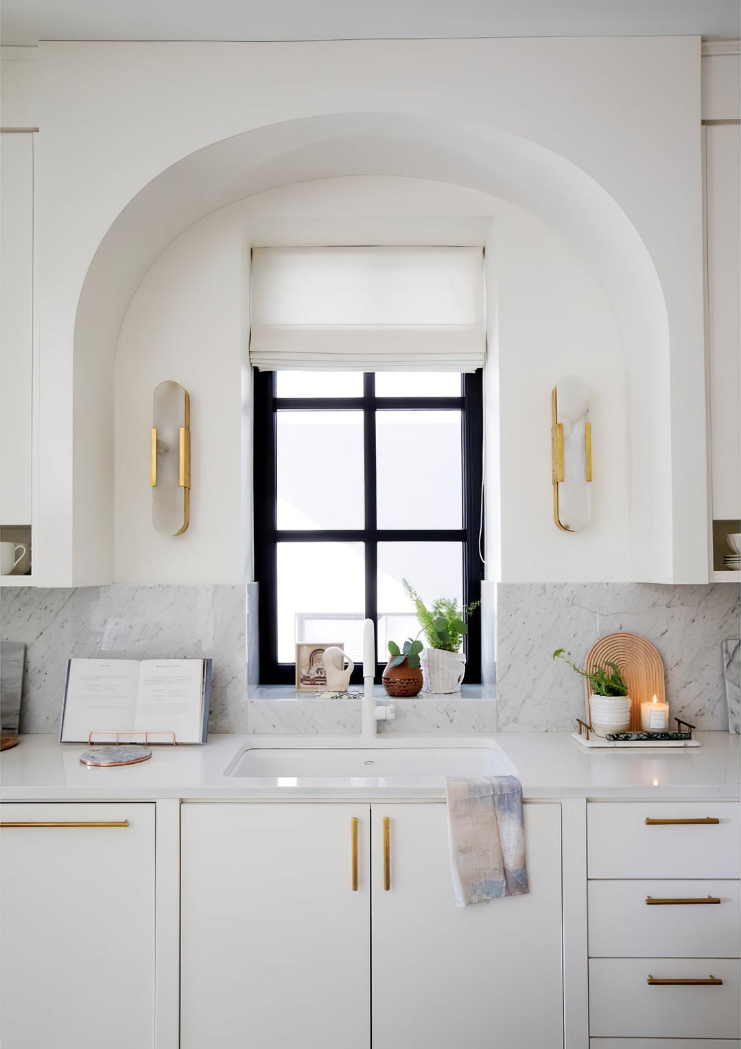 Wall light in Alabast | Elegant Design | Timeless Beauty