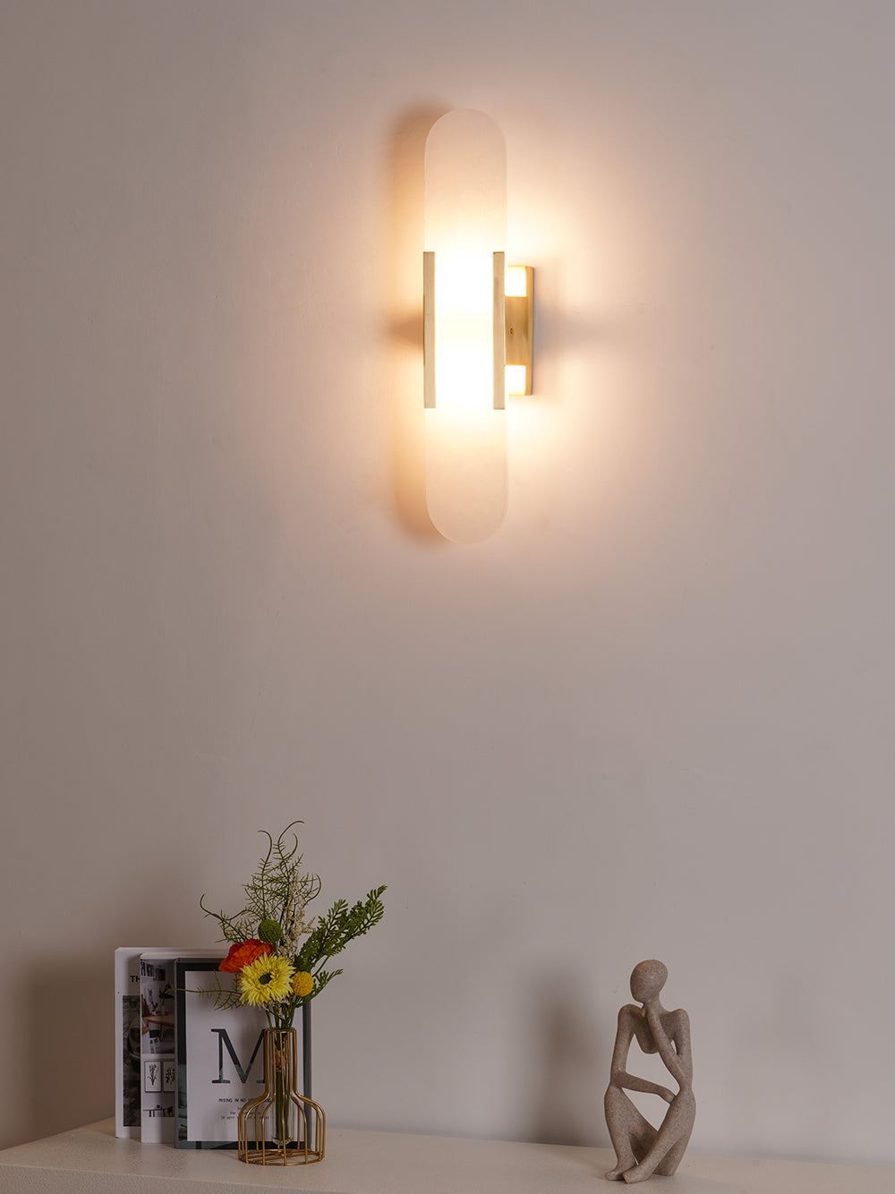 Wall light in Alabast | Elegant Design | Timeless Beauty