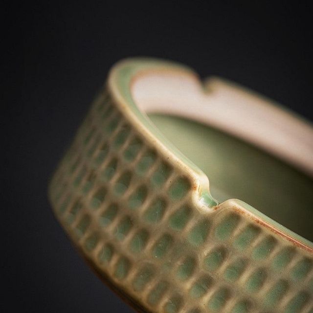 Handmade retro ash tray with lid - style and functionality