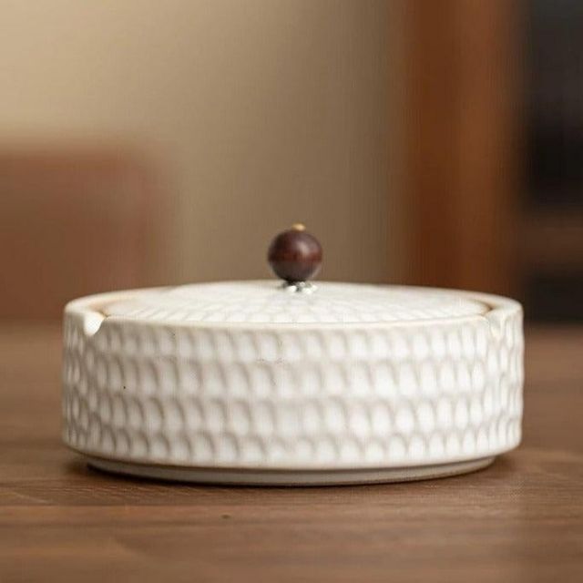 Handmade retro ash tray with lid - style and functionality