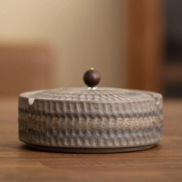 Handmade retro ash tray with lid - style and functionality