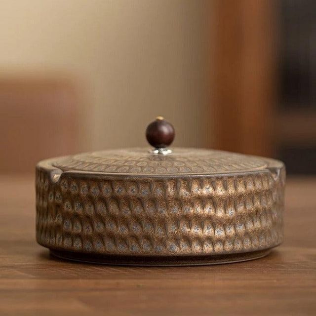 Handmade retro ash tray with lid - style and functionality