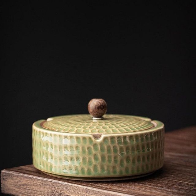 Handmade retro ash tray with lid - style and functionality