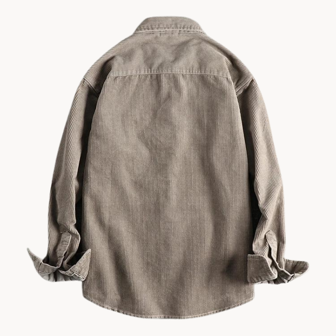 Shirts with avslappnad fit and brystl over