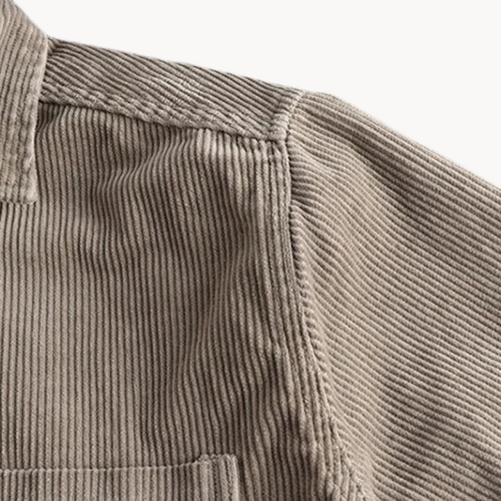 Shirts with avslappnad fit and brystl over