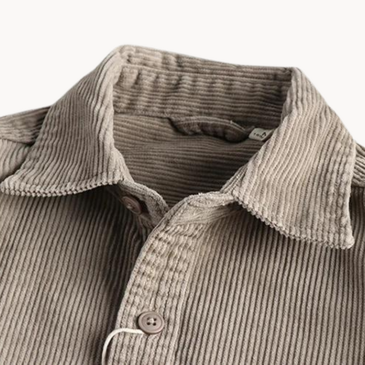 Shirts with avslappnad fit and brystl over