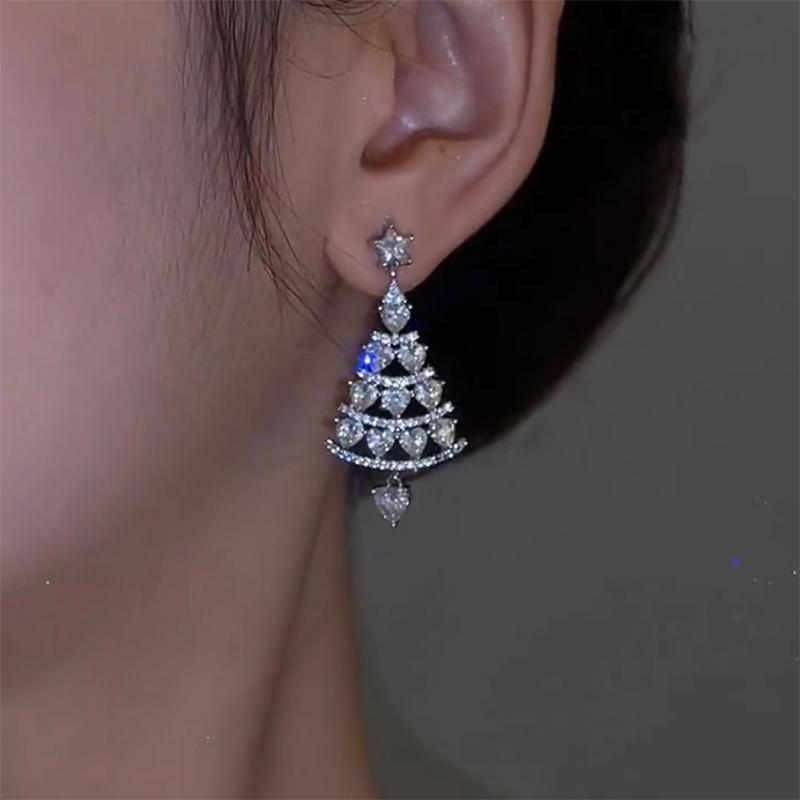 Juletre Earrings - Fashionable and Festive Design | Beam Style