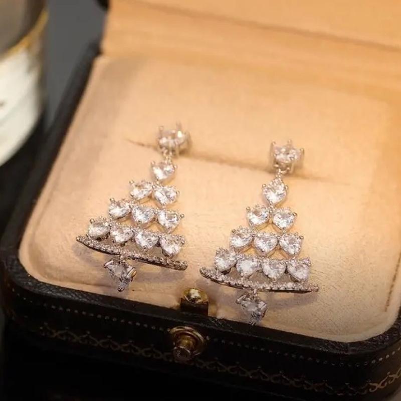 Juletre Earrings - Fashionable and Festive Design | Beam Style