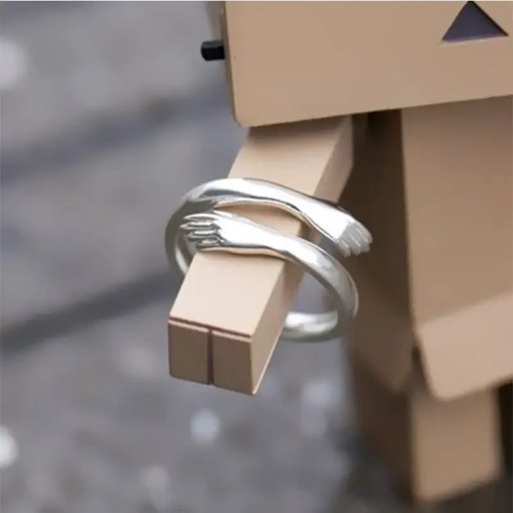 Unisex adjustable hug ring in silver - symbol on love and friendship