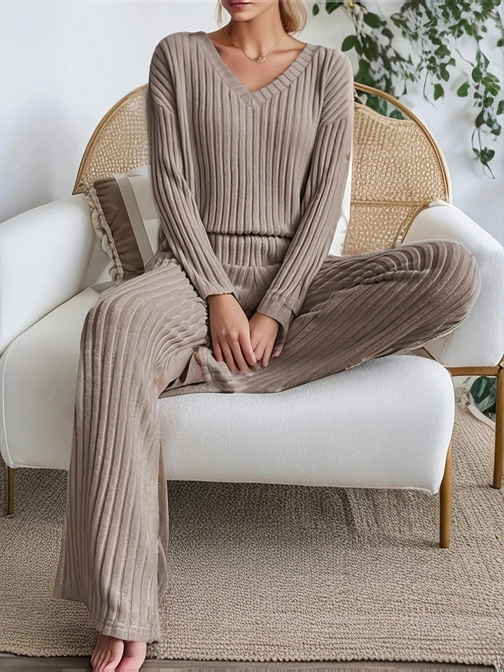 Women Cosy Vinterstrikket Set with V-neck