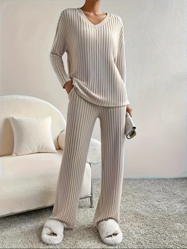 Women Cosy Vinterstrikket Set with V-neck