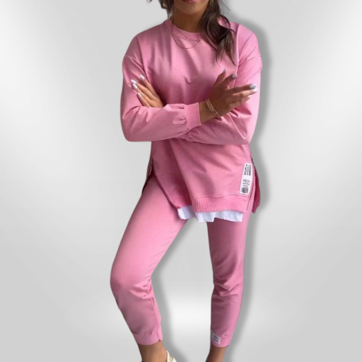 Woman Comfortably Loungewear Set - Oversized Sweatshirt &amp; Joggers