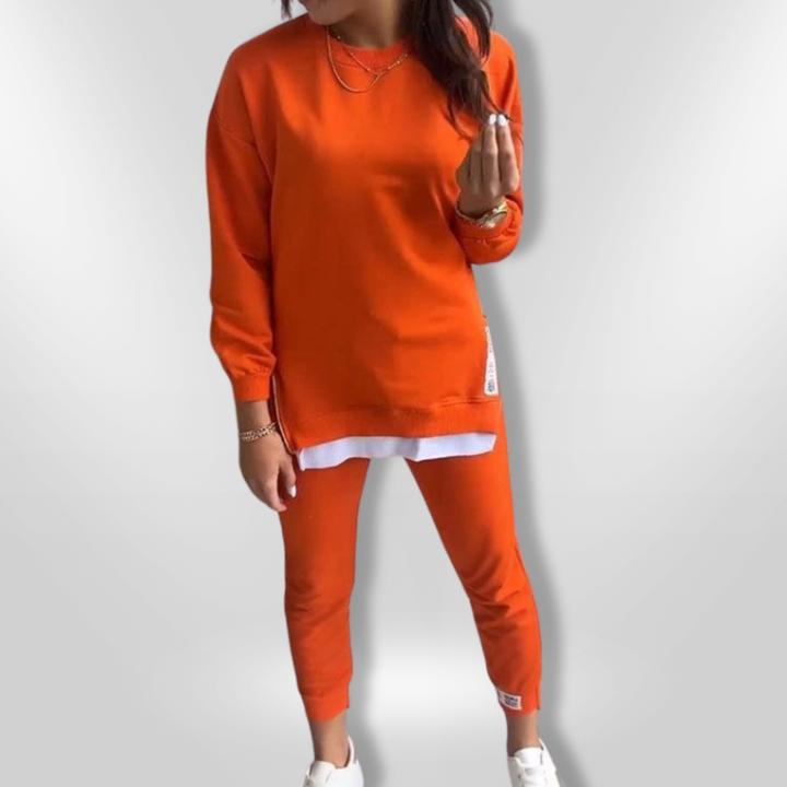 Woman Comfortably Loungewear Set - Oversized Sweatshirt &amp; Joggers