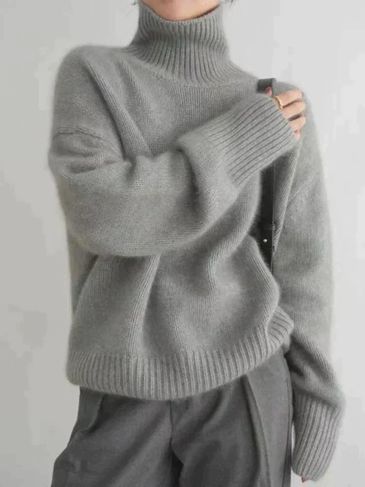 Women Rullekragetröye - Luxurious and Clean Knitted jumper