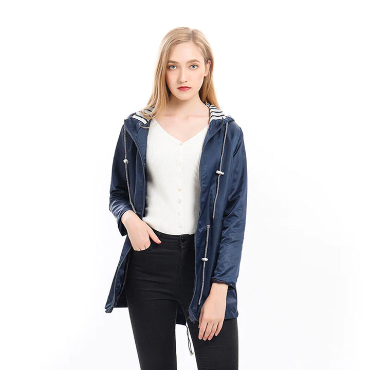 Stylish and lightweight raincoat for women