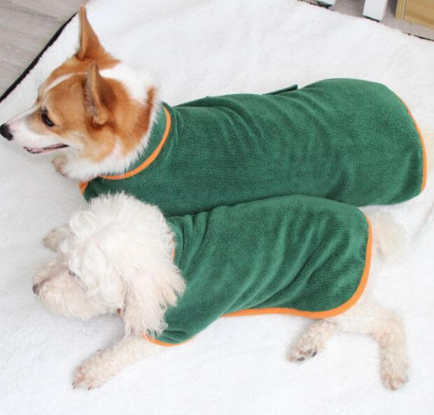 Hundebadekåpe in microfibre - dries and varmer dog after bathroom / trip