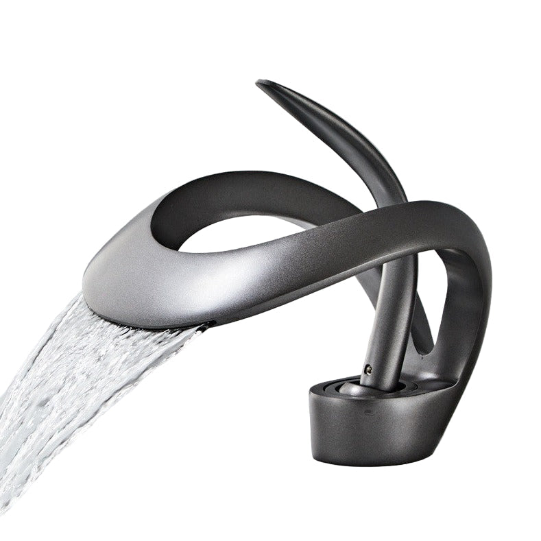 Modern baderom tap with elegant won fall design