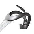 Modern baderom tap with elegant won fall design