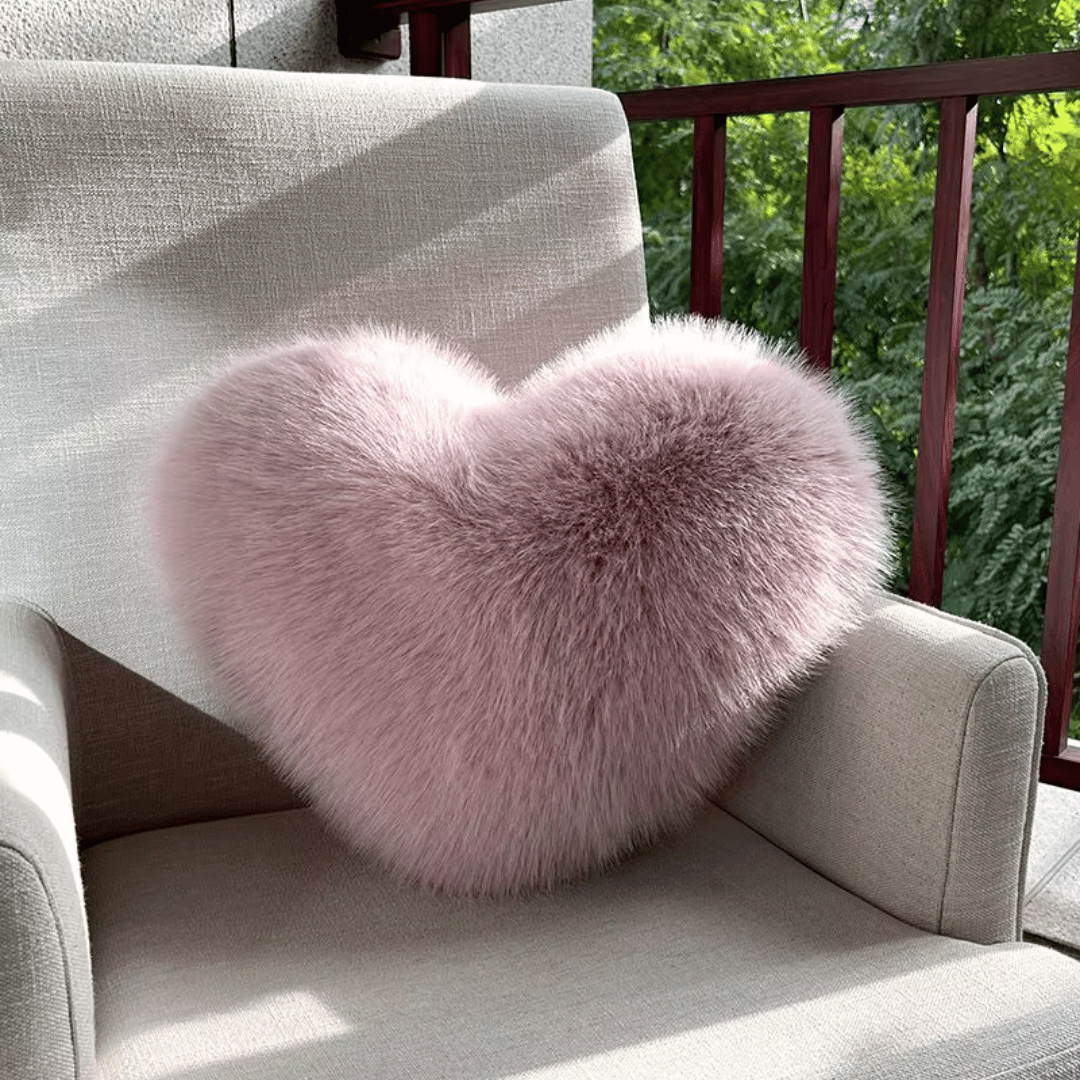 Hjerteformet decoration pillow - soft and stylish for every home
